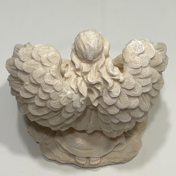 Angel Enveloping The Nativity Baby Jesus, Mary and Joseph Large Resin Figurine - Picture 4 of 10